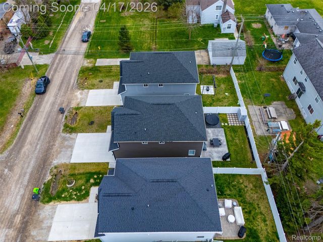 15918 Camperdown Avenue, Clinton Charter Township, MI 48035