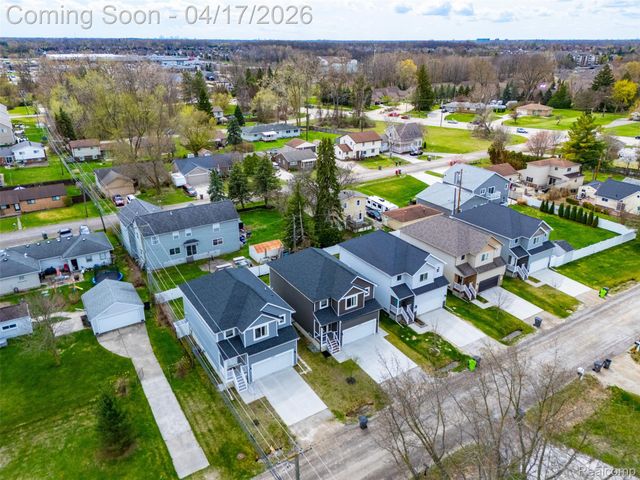 15918 Camperdown Avenue, Clinton Charter Township, MI 48035