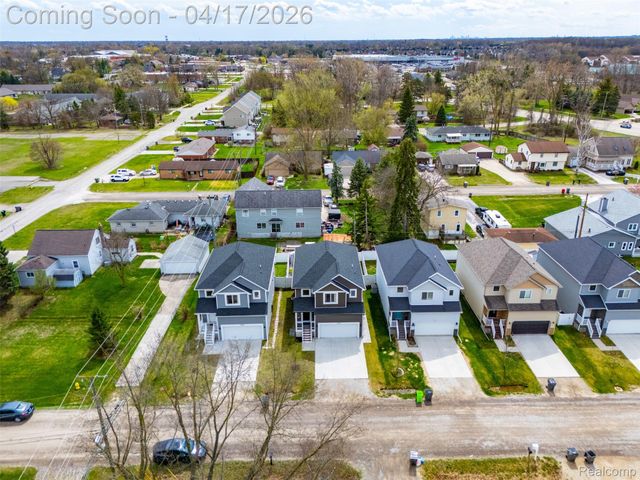 15918 Camperdown Avenue, Clinton Charter Township, MI 48035