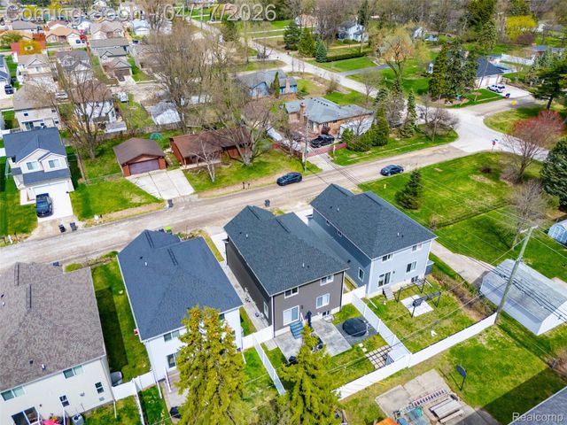 15918 Camperdown Avenue, Clinton Charter Township, MI 48035