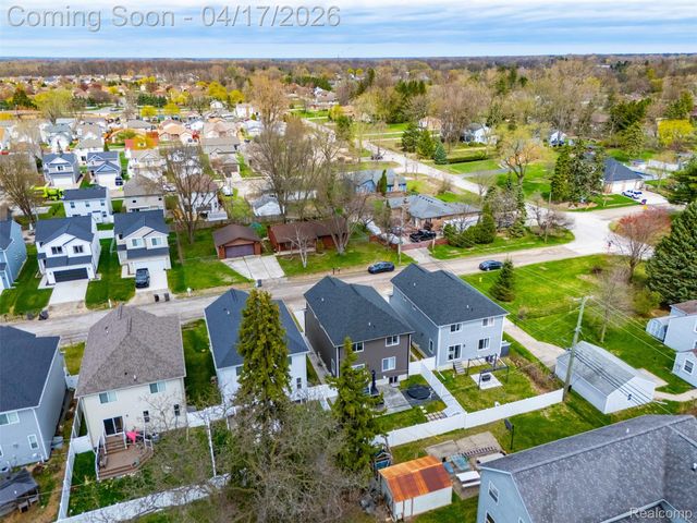 15918 Camperdown Avenue, Clinton Charter Township, MI 48035