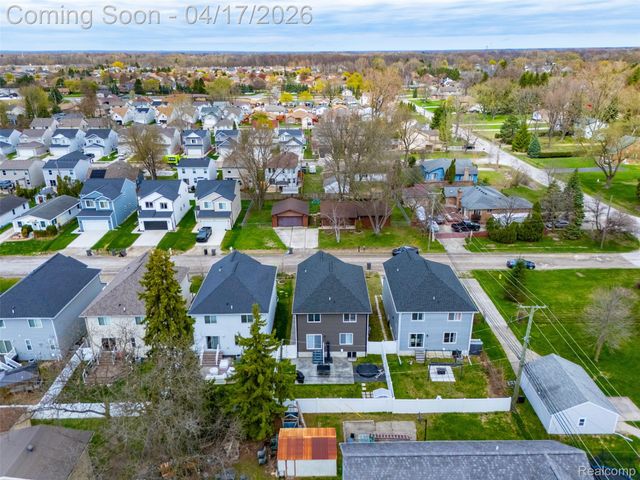 15918 Camperdown Avenue, Clinton Charter Township, MI 48035