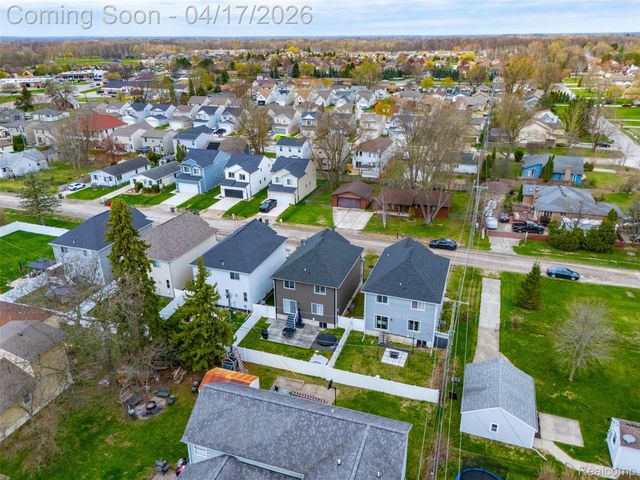 15918 Camperdown Avenue, Clinton Charter Township, MI 48035