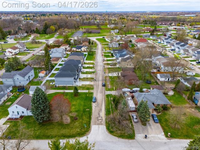 15918 Camperdown Avenue, Clinton Charter Township, MI 48035