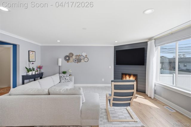 15918 Camperdown Avenue, Clinton Charter Township, MI 48035