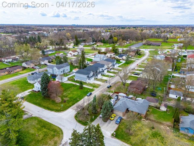 15918 Camperdown Avenue, Clinton Charter Township, MI 48035