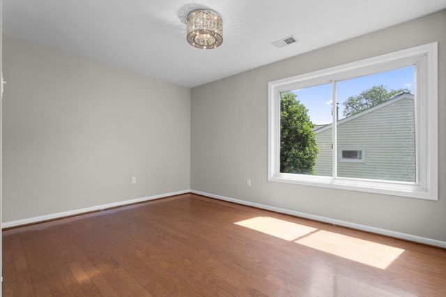 110 VICTORIA PL, Sterling, VA 20164
