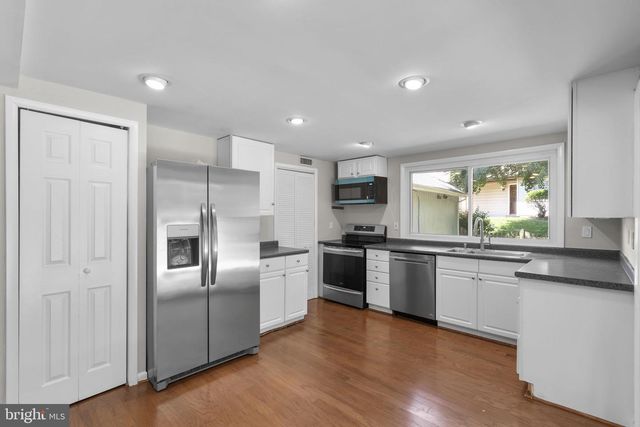 110 VICTORIA PL, Sterling, VA 20164