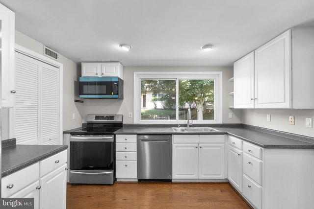 110 VICTORIA PL, Sterling, VA 20164