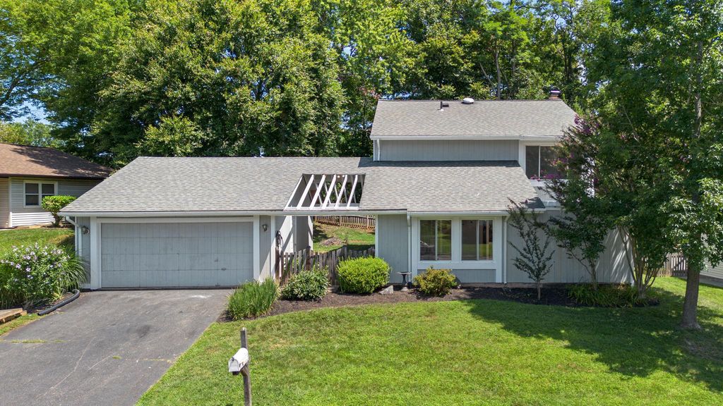 110 VICTORIA PL, Sterling, VA 20164