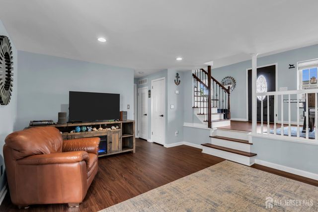 5 Heckleman Street, Union Beach, NJ 07735