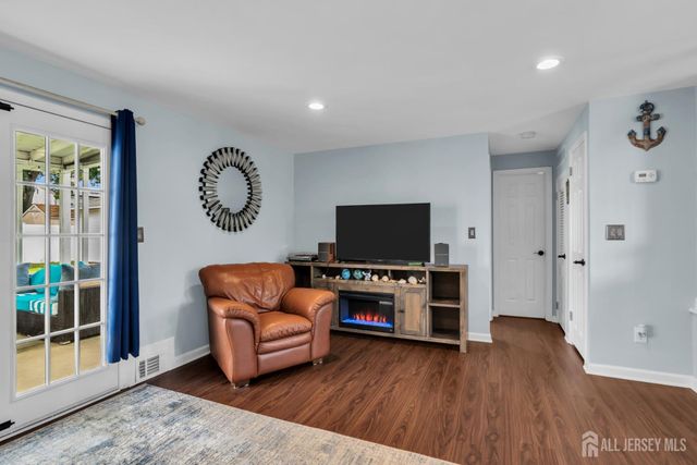 5 Heckleman Street, Union Beach, NJ 07735