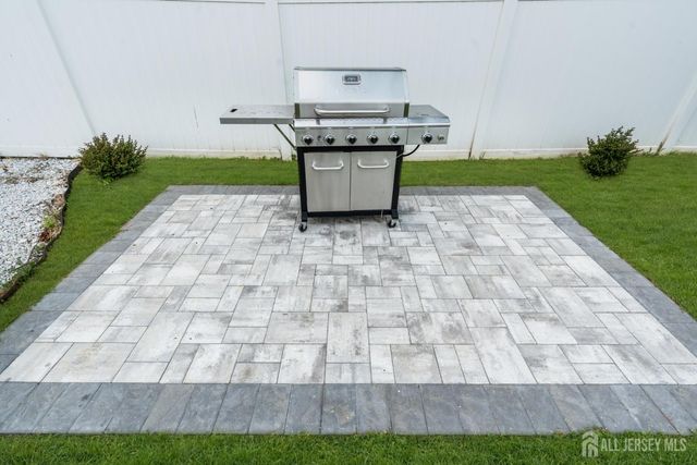 5 Heckleman Street, Union Beach, NJ 07735