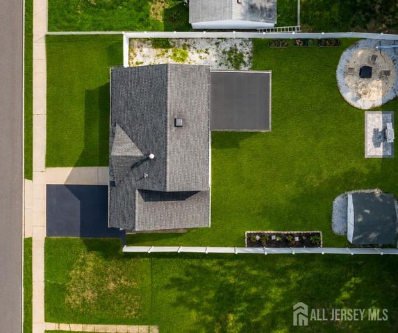 5 Heckleman Street, Union Beach, NJ 07735