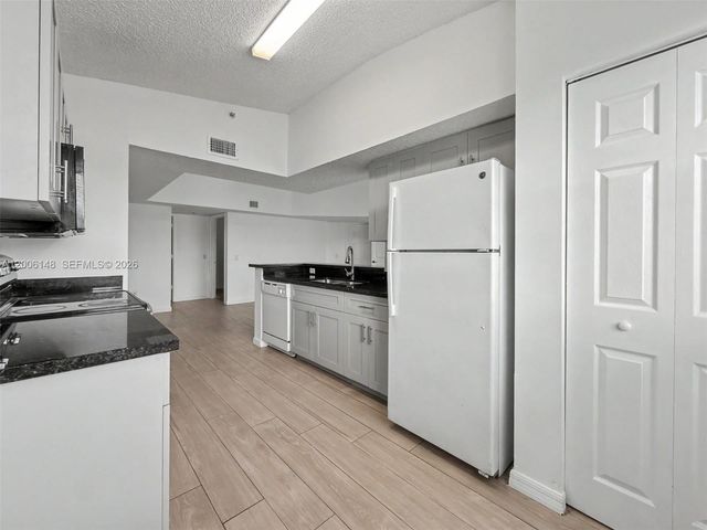 9615 NW 1st Court 10302, Pembroke Pines, FL 33024