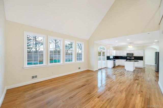 1 Crystal Court, Smithtown, NY 11787