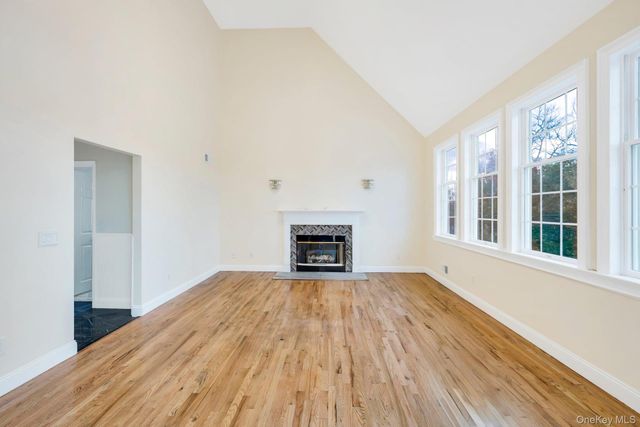 1 Crystal Court, Smithtown, NY 11787