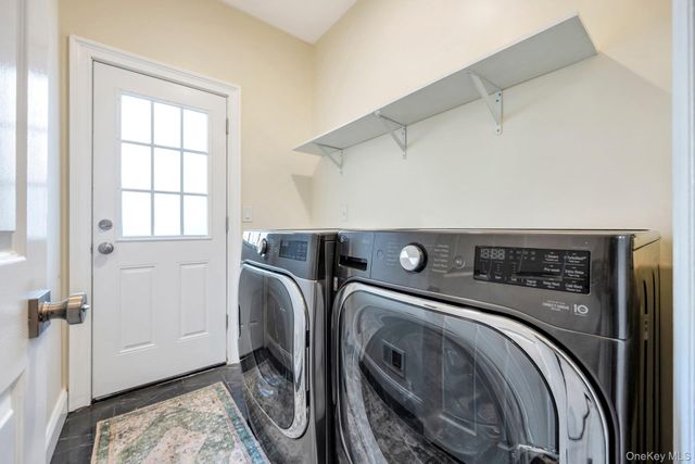 1 Crystal Court, Smithtown, NY 11787