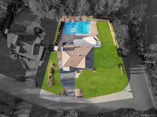 1 Crystal Court, Smithtown, NY 11787