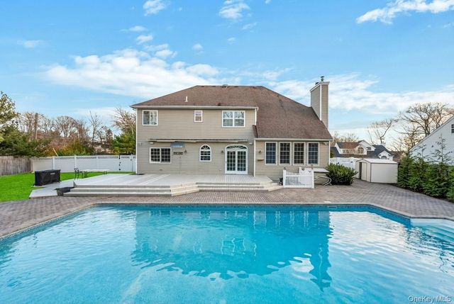 1 Crystal Court, Smithtown, NY 11787