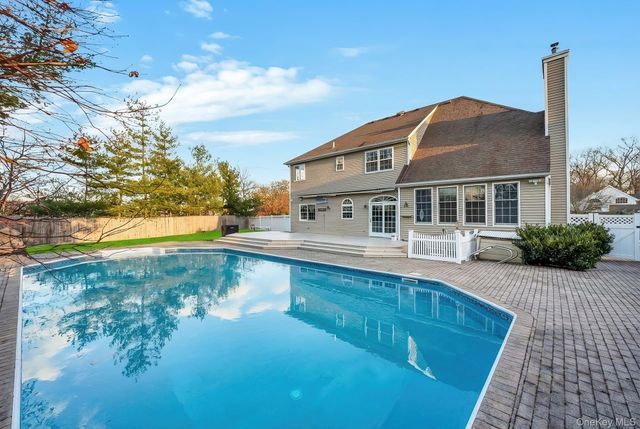 1 Crystal Court, Smithtown, NY 11787