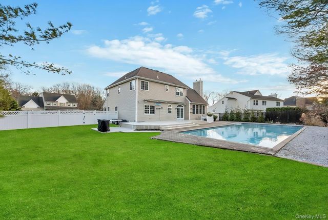 1 Crystal Court, Smithtown, NY 11787