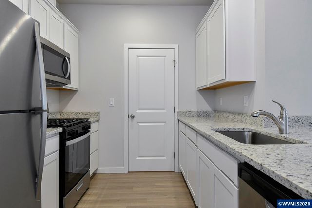 1251 Parkside Av, Woodburn, OR 97071
