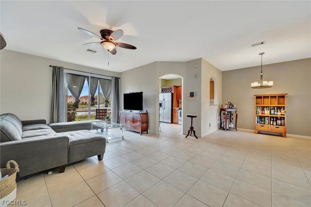 9808 Roundstone CIR, Fort Myers, FL 33967