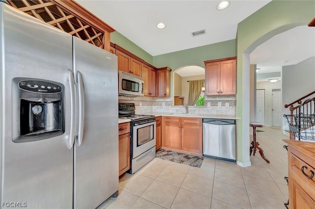 9808 Roundstone CIR, Fort Myers, FL 33967