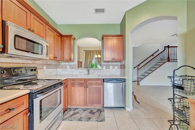 9808 Roundstone CIR, Fort Myers, FL 33967