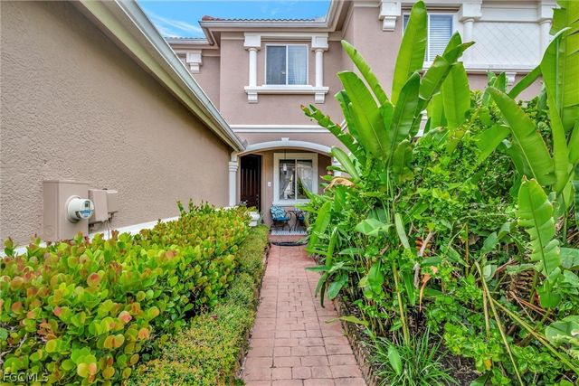 9808 Roundstone CIR, Fort Myers, FL 33967