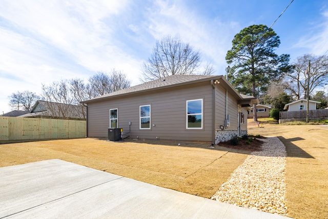 2116 6th Avenue, Phenix City, AL 36867