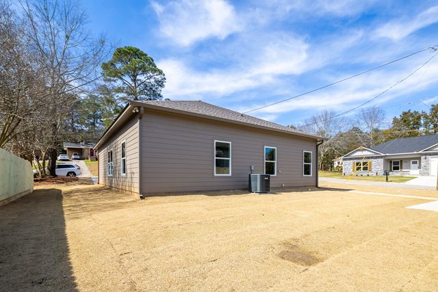 2116 6th Avenue, Phenix City, AL 36867