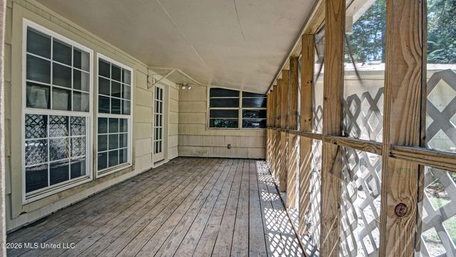 5473 Pine Lane Drive, Jackson, MS 39211