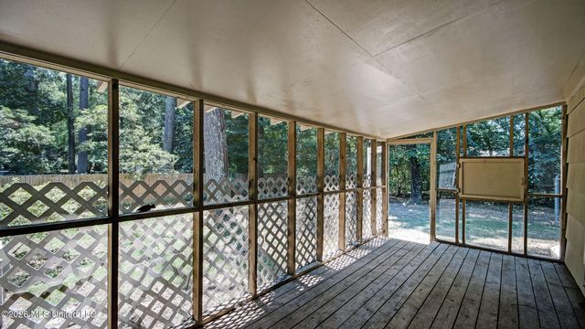 5473 Pine Lane Drive, Jackson, MS 39211
