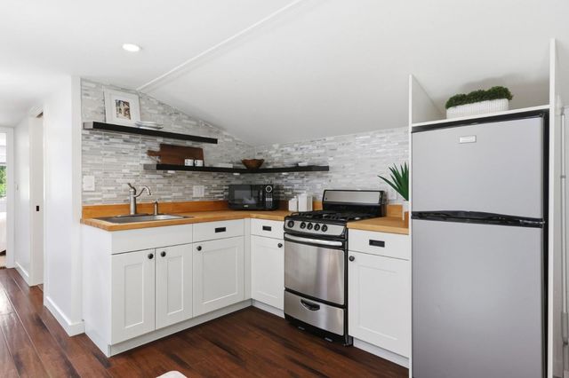 1050 Merner Road, Hillsborough, CA 94010