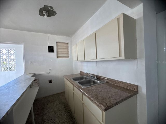 121 CALLE HERMANDAD INTERIOR, Guaynabo, PR 00965