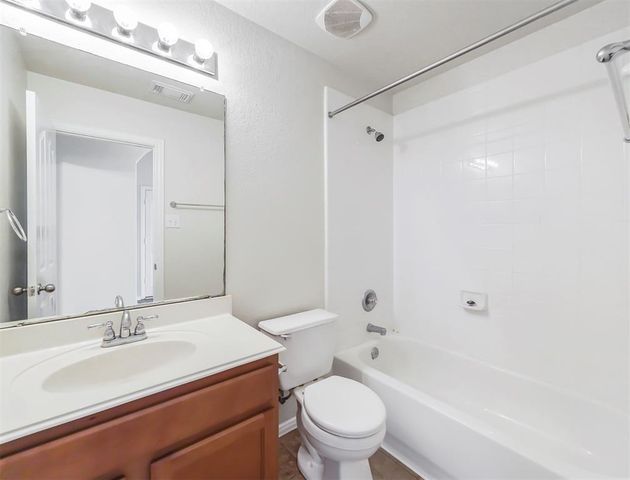 2501 Shady Falls Lane, Pearland, TX 77584