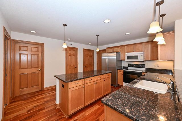 4081 S Fohr DRIVE, New Berlin, WI 53151