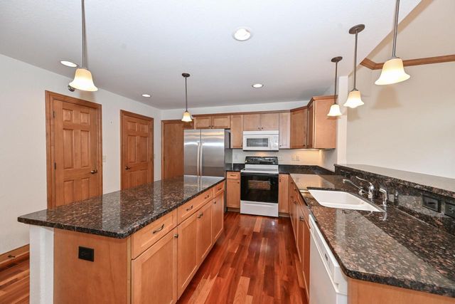 4081 S Fohr DRIVE, New Berlin, WI 53151