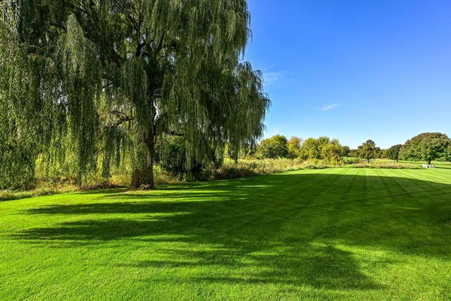 4081 S Fohr DRIVE, New Berlin, WI 53151