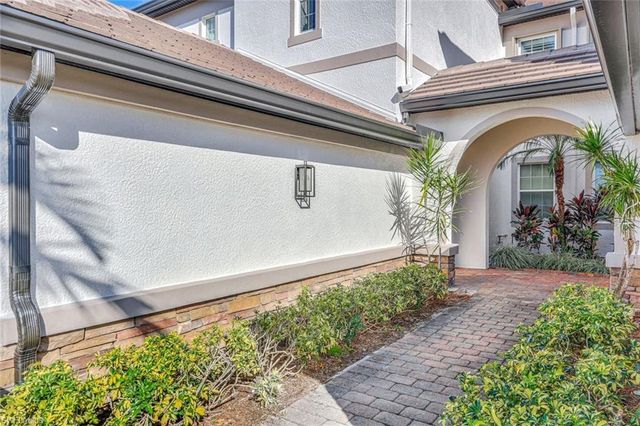 9550 Ironstone TER # 201, Naples, FL 34120