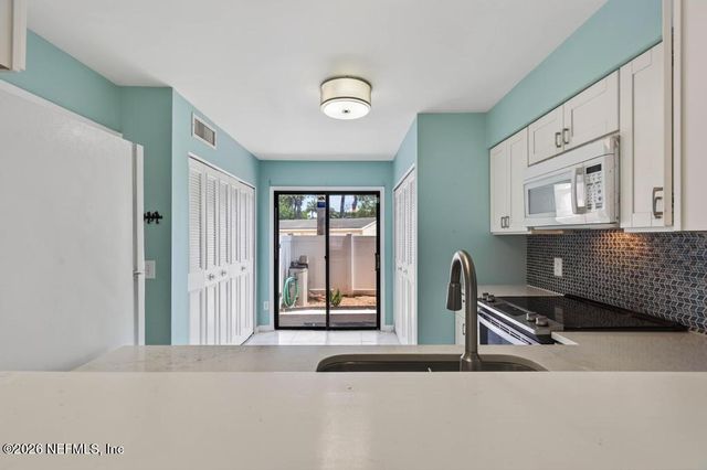 7823 LA SIERRA Court 7823, Jacksonville, FL 32256