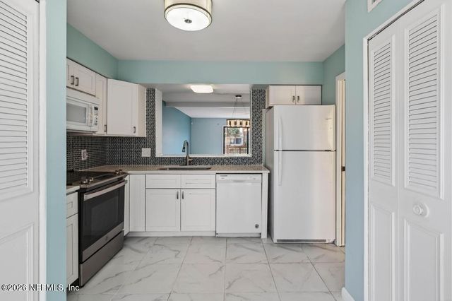 7823 LA SIERRA Court 7823, Jacksonville, FL 32256