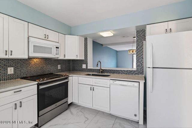7823 LA SIERRA Court 7823, Jacksonville, FL 32256