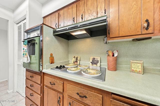 10210 W TWIN OAKS Drive, Sun City, AZ 85351