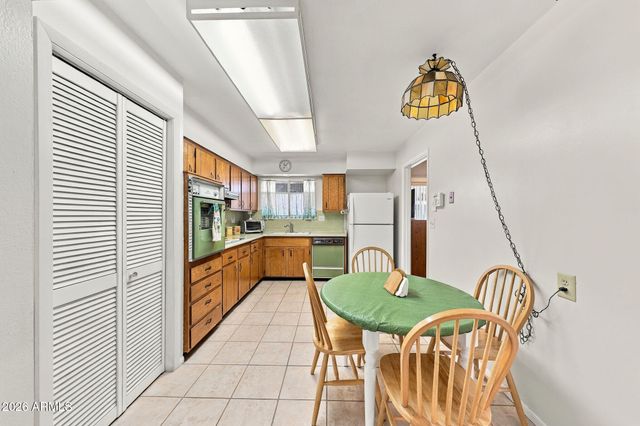 10210 W TWIN OAKS Drive, Sun City, AZ 85351