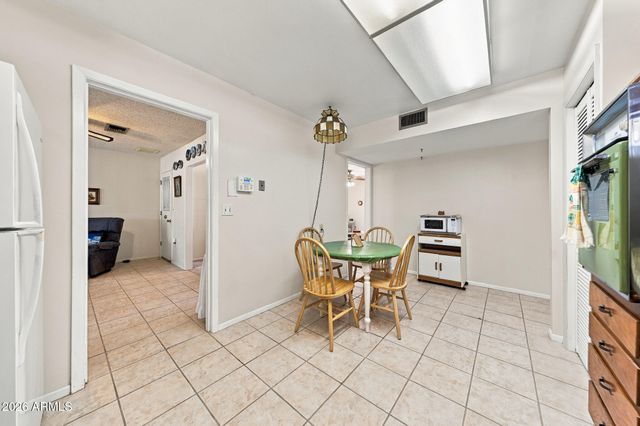 10210 W TWIN OAKS Drive, Sun City, AZ 85351