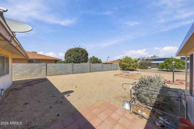 10210 W TWIN OAKS Drive, Sun City, AZ 85351