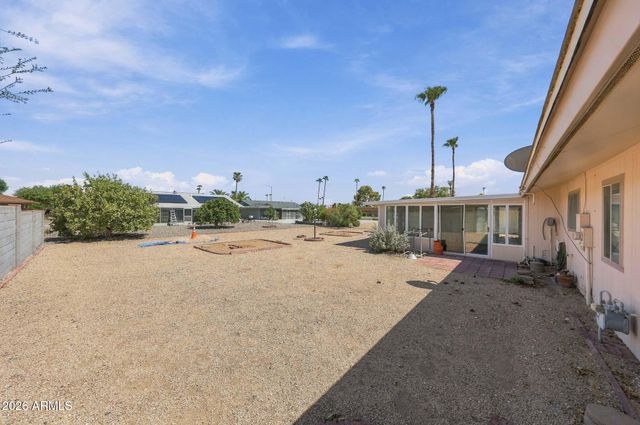 10210 W TWIN OAKS Drive, Sun City, AZ 85351